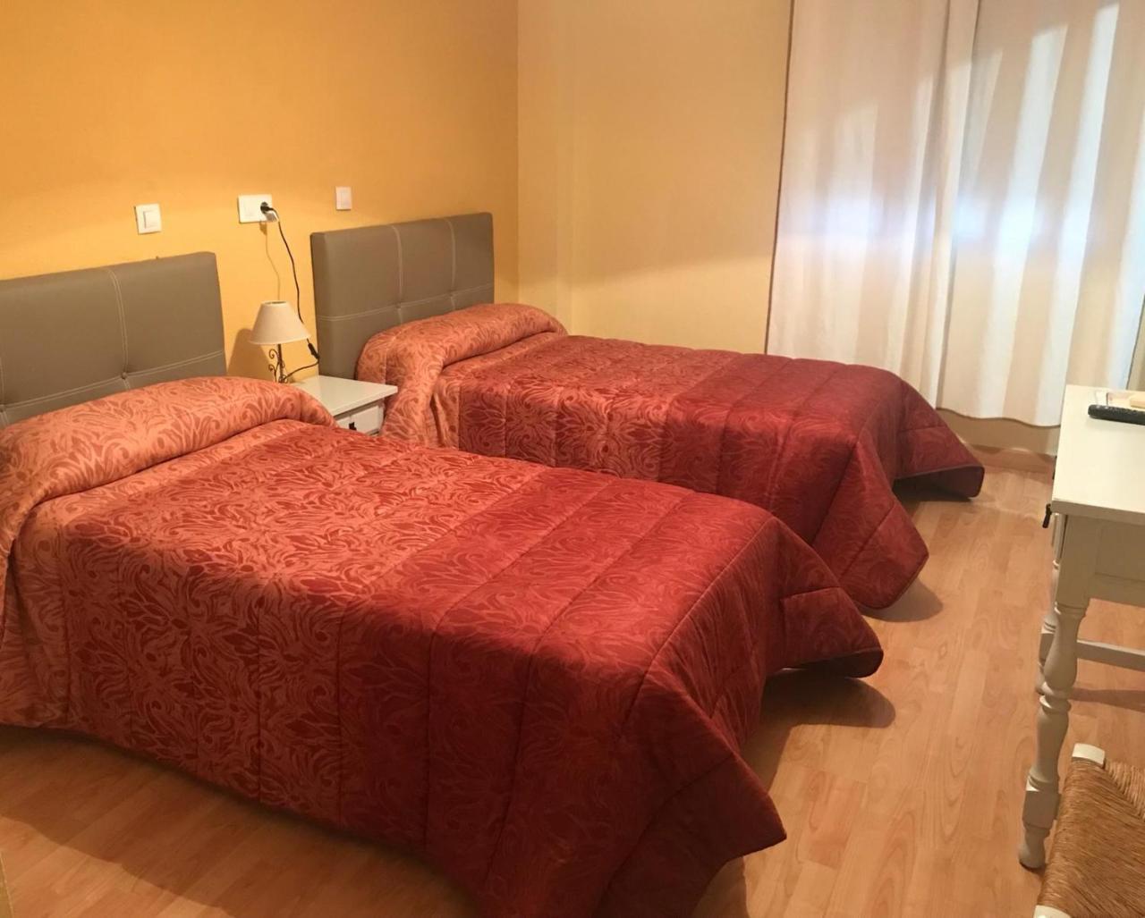 Hostal Restaurante Milenium Hotel Torremegía Kültér fotó
