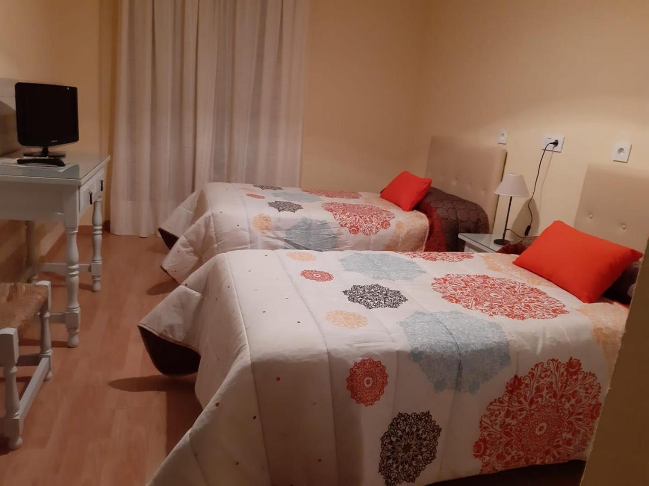Hostal Restaurante Milenium Hotel Torremegía Kültér fotó