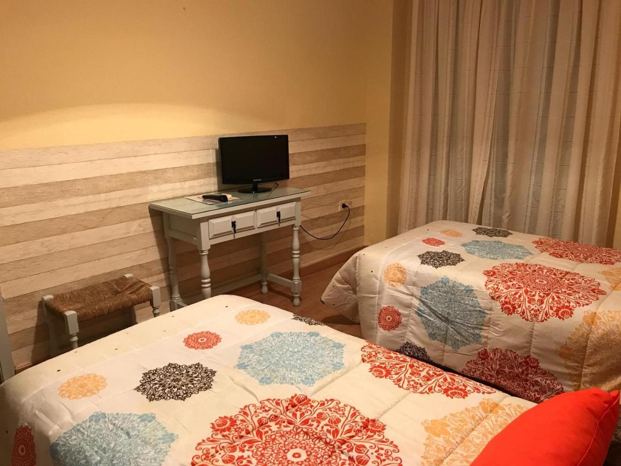 Hostal Restaurante Milenium Hotel Torremegía Kültér fotó